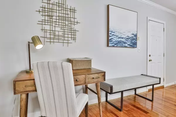 Newburyport, MA 01950,169 Merrimac St #2