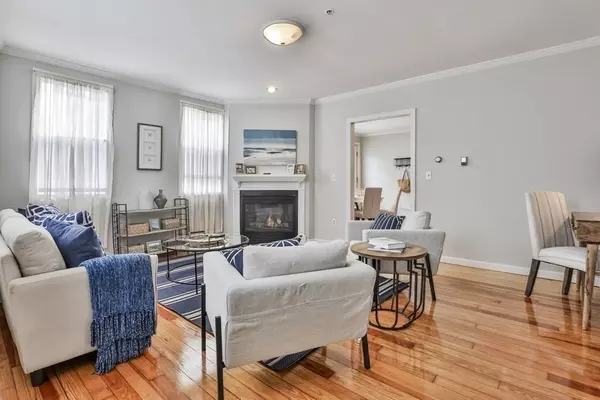 Newburyport, MA 01950,169 Merrimac St #2