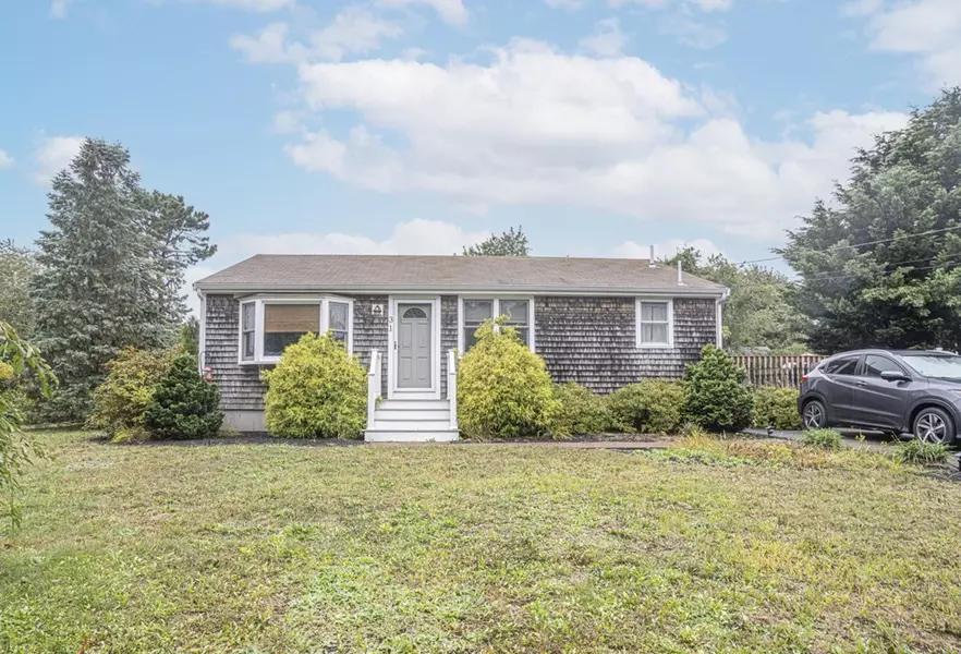 31 Meadowlark Dr, Wareham, MA 02571