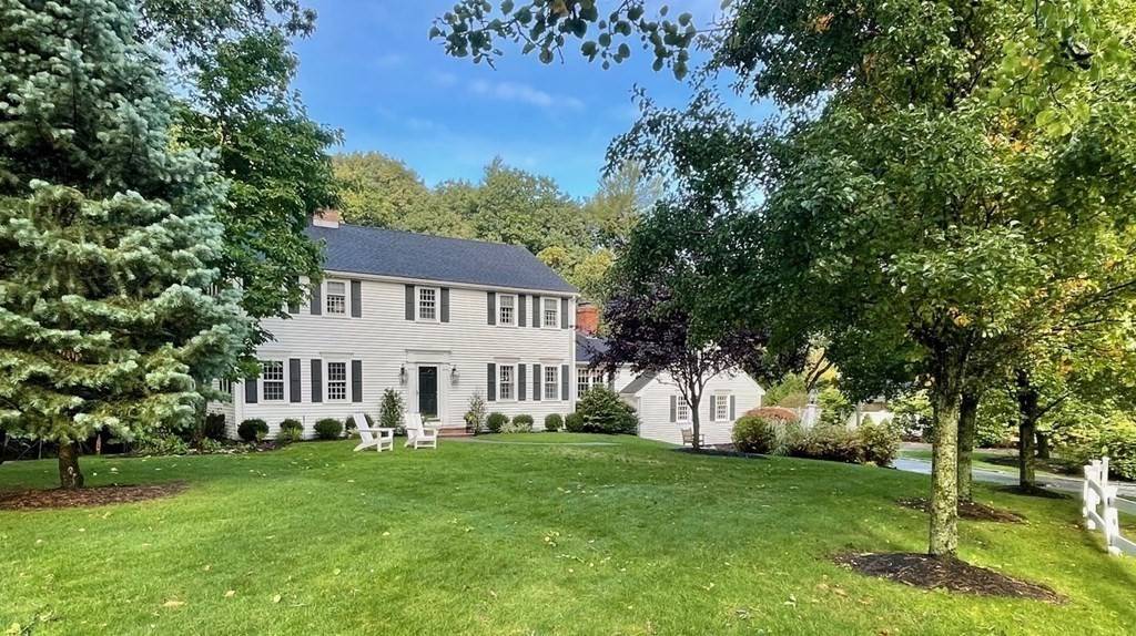 27 Wanders Dr, Hingham, MA 02043