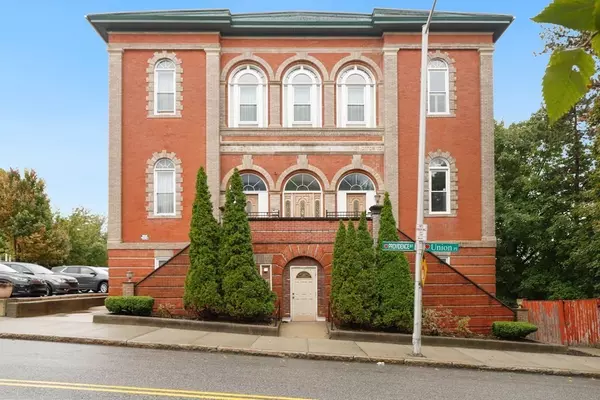 32 Providence St #8, Worcester, MA 01604