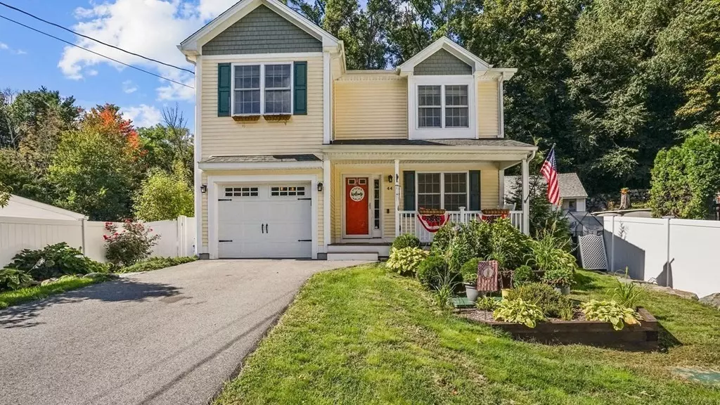 44 Leigh Rd, Cumberland, RI 02864