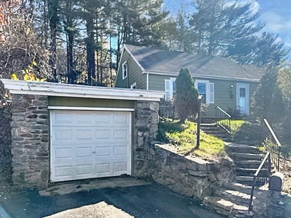 50 Clarke St, Southbridge, MA 01550