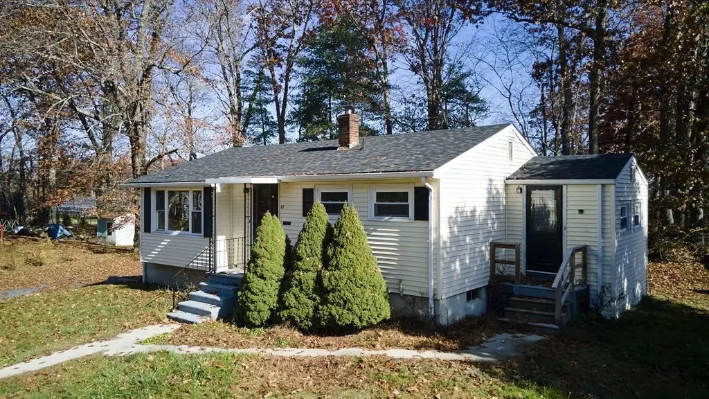 37 Batten Street, Webster, MA 01571