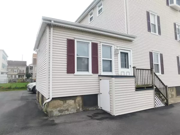 Fall River, MA 02720,90 Suffolk St