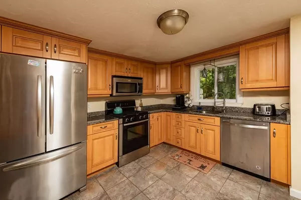 Plympton, MA 02367,19 Spring St