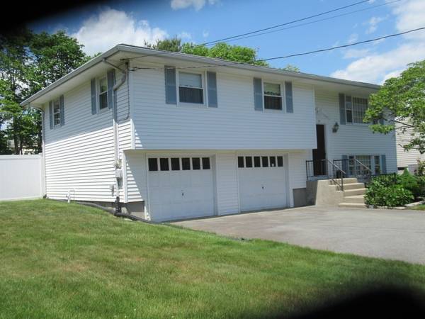 21 Pamela Dr, New Bedford, MA 02740