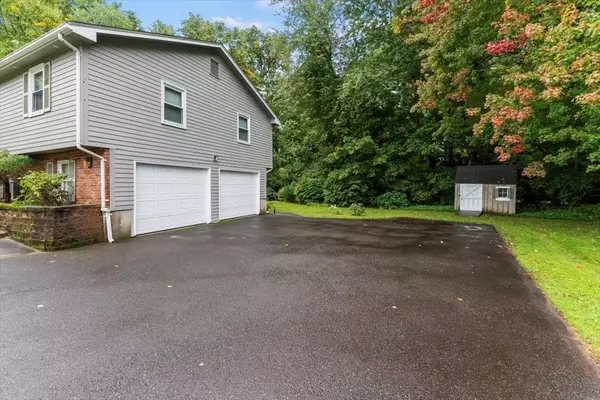 Agawam, MA 01001,52 Edgewood Ln