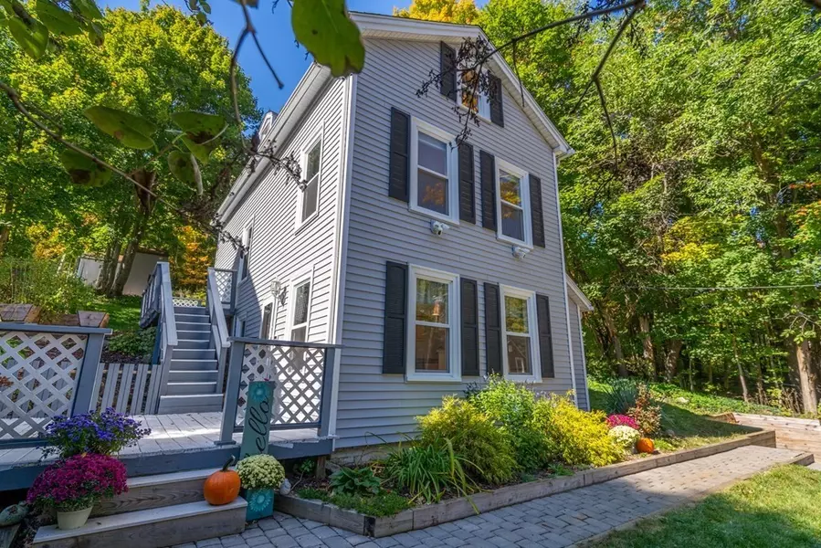 25 Bell Street, North Brookfield, MA 01535