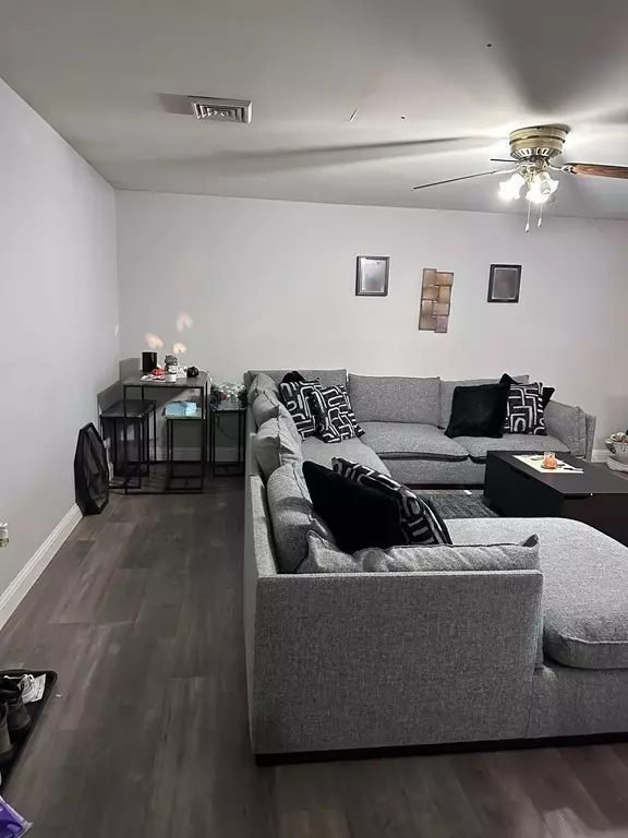 Fall River, MA 02720,1556 N Main St #8