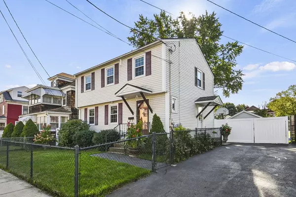 112 Forest St,  Lowell,  MA 01851