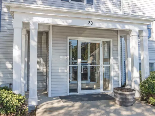 20 Webb Pl #3C, Mansfield, MA 02048