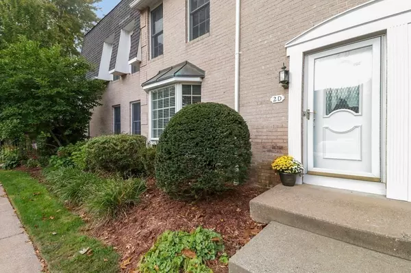 2 Mansion Woods Dr #D, Agawam, MA 01001