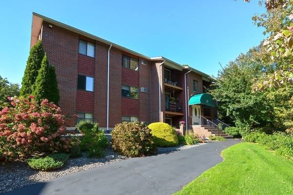 27 Fuller Rd #2, Foxboro, MA 02035