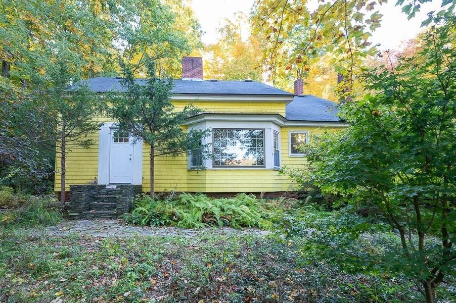 44 Streeter Rd, Sturbridge, MA 01518