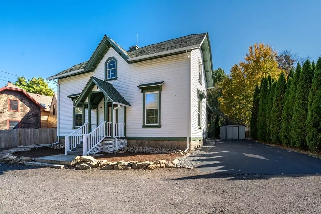 Sutton, MA 01590,3 Maple St