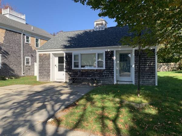 33 Church St, Mattapoisett, MA 02739