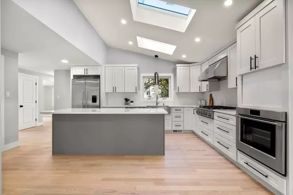 Westwood, MA 02090,194 School St