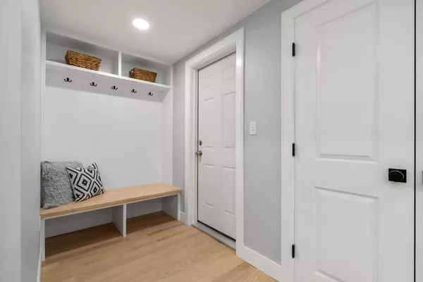 Westwood, MA 02090,194 School St