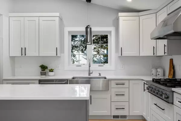 Westwood, MA 02090,194 School St