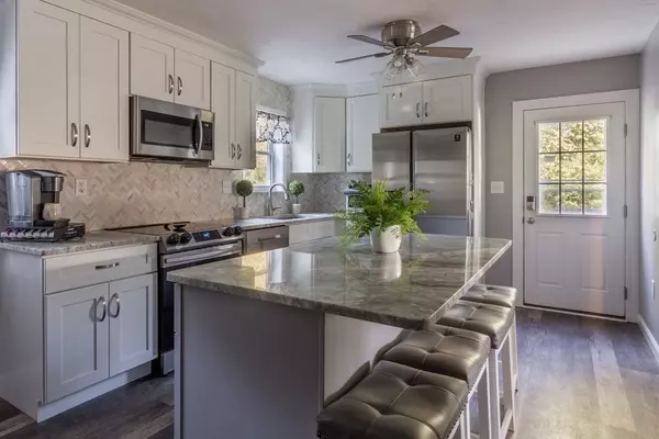 Sutton, MA 01590,13 Darling Lane