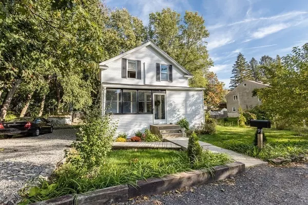 9 Maybrook Pl, Worcester, MA 01602