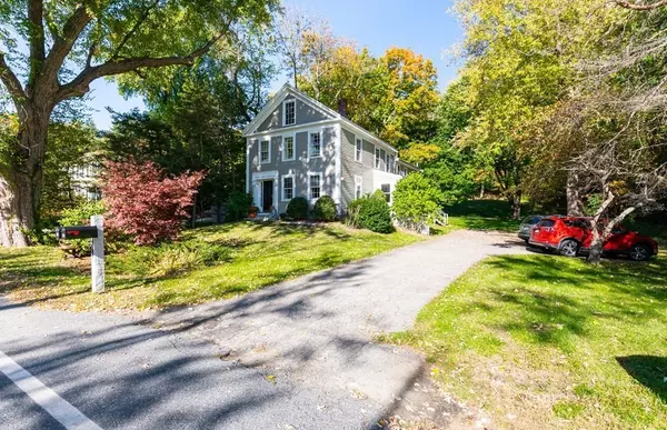 West Newbury, MA 01985,24 Maple St