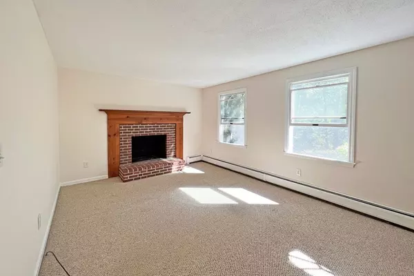 Sandwich, MA 02644,82 Snake Pond Rd