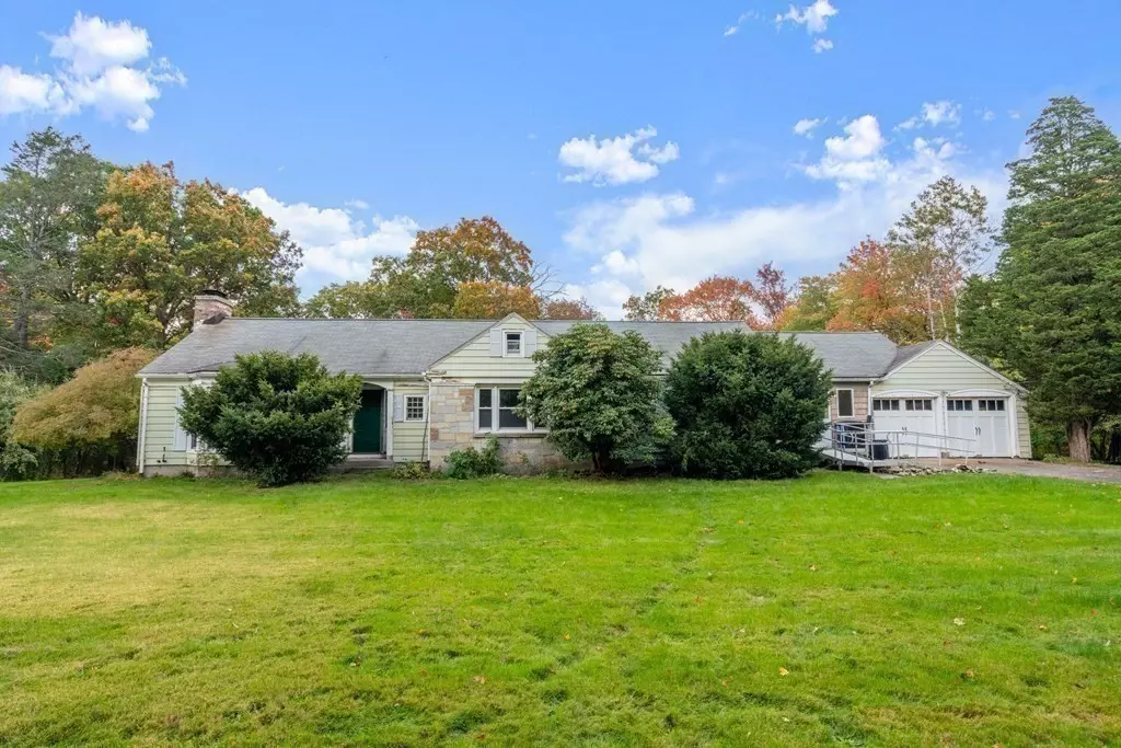 Mendon, MA 01756,35 North Ave