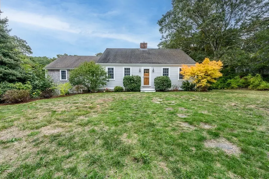 33 Pine Orchard Rd, Harwich, MA 02645