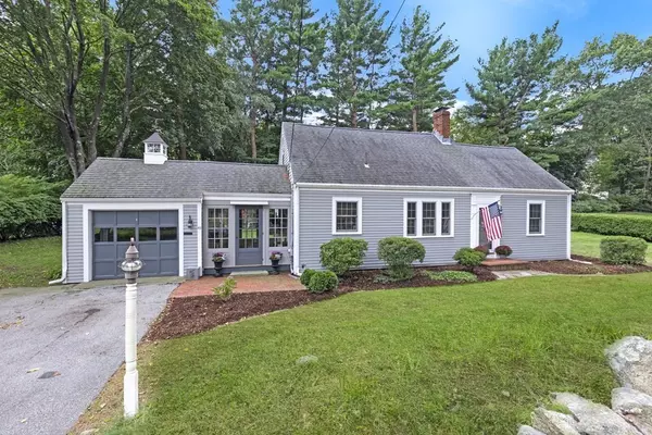 43 S Pleasant St, Hingham, MA 02043