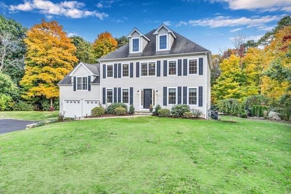 4 Franklin Creek Ln, Medway, MA 02053