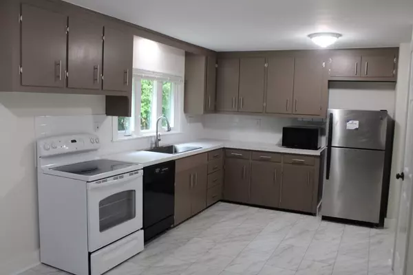 Pelham, MA 01002,39 Harkness Rd