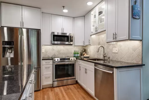 Medway, MA 02053,14 Sanford Street #9