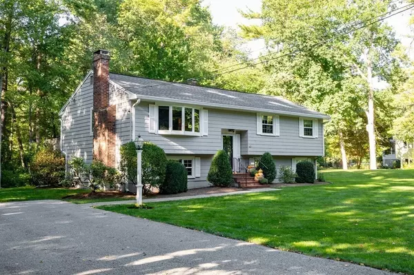 42 Meadowbrook Rd, Hanover, MA 02339