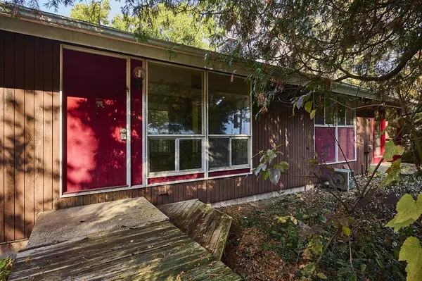 59 Arnold Road, Pelham, MA 01002