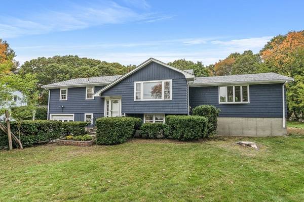 10 Lantern Ln, Burlington, MA 01803