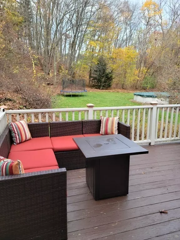 Sutton, MA 01590,24 Pleasant St