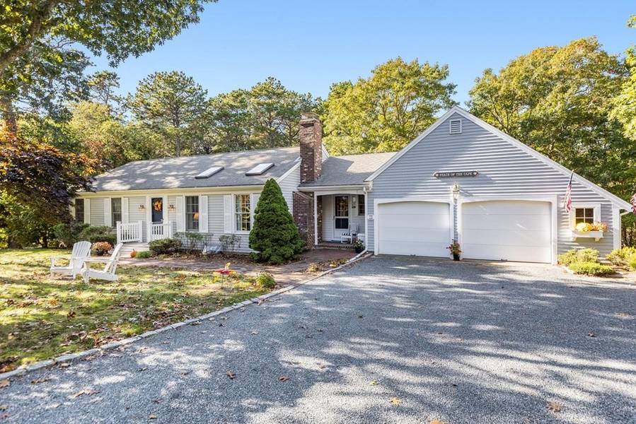 19 Standish Woods Cir, Harwich, MA 02645