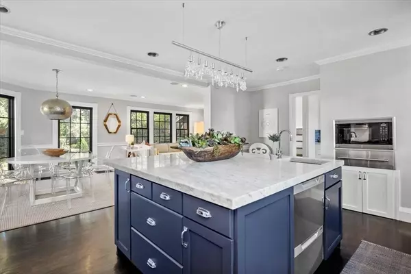 Hingham, MA 02043,2 Weston Rd