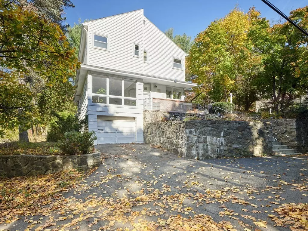 Lynn, MA 01904,42 Commonwealth Rd