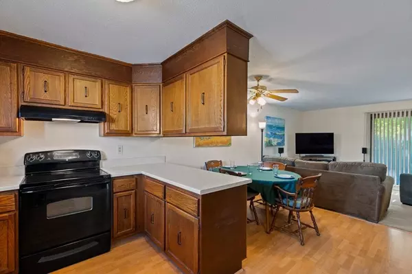 Agawam, MA 01001,44 Beekman Dr #44