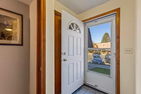 Agawam, MA 01001,44 Beekman Dr #44