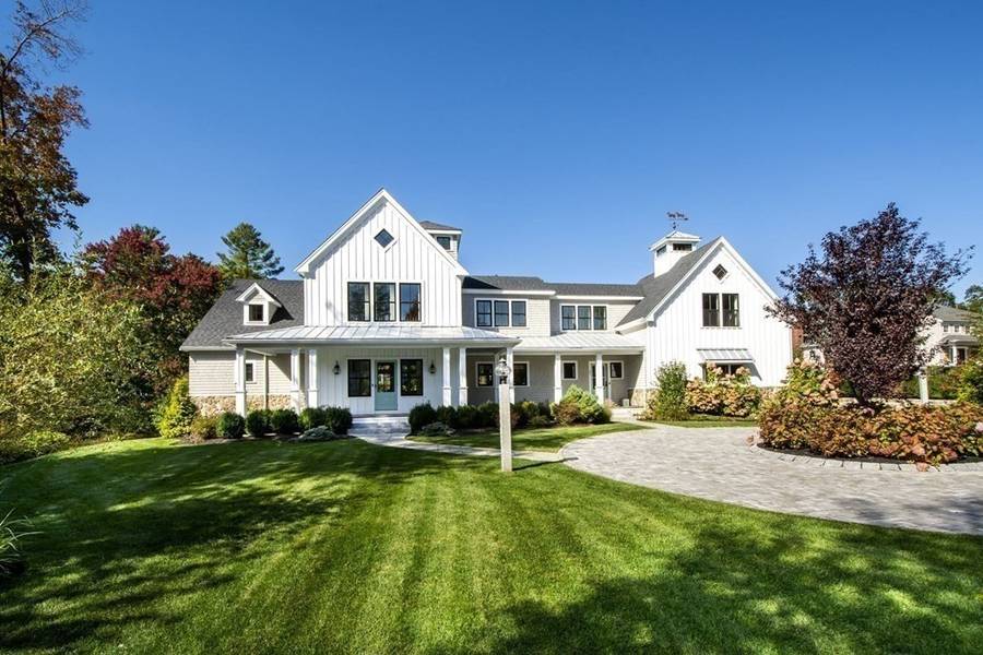 55 Canoe Club Ln, Pembroke, MA 02359