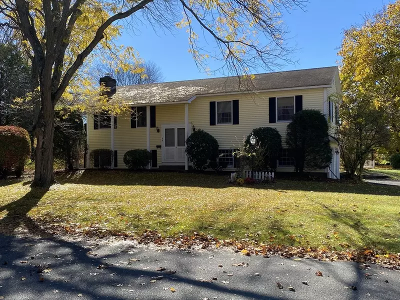 14 Kelleher Dr, Deerfield, MA 01373