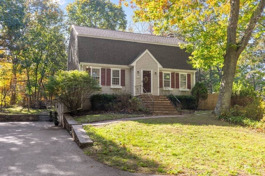 180 Side Hill, Hingham, MA 02043