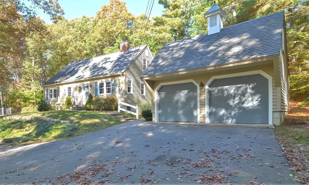 40 Oxbow Dr, Wrentham, MA 02093