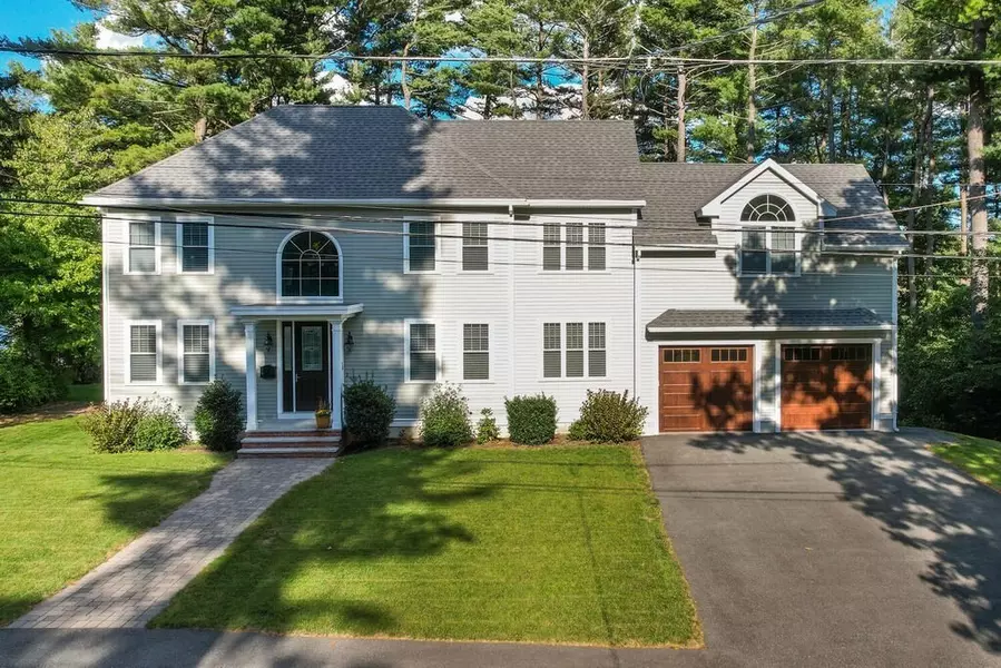 14 Locksley Road, Lynnfield, MA 01940