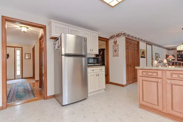 Charlton, MA 01507,42 Oxford Rd