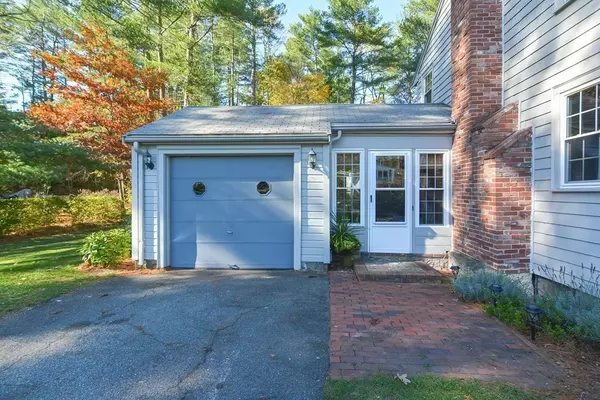 Medfield, MA 02052,3 Lantern Ln